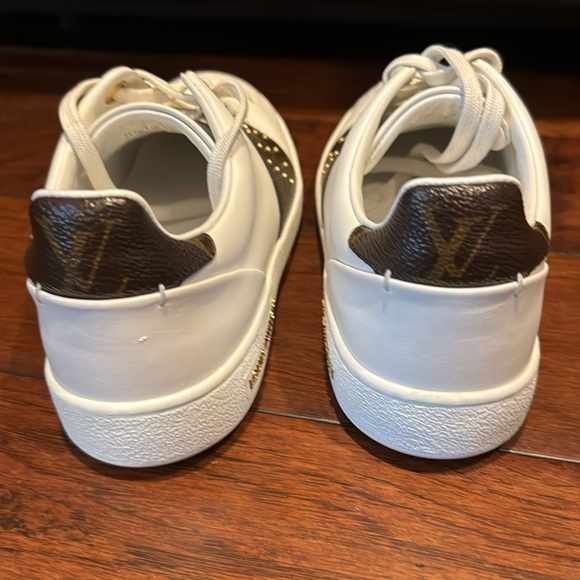 Authentic Louis Vuitton Frontrow Sneaker - Picture 4 of 10